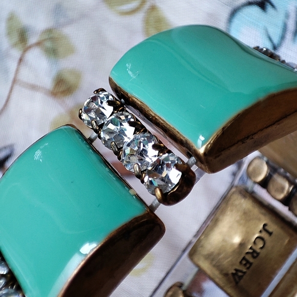 J. Crew Signed Light Jade Color Enamel Stretch Bracelet Oxidized Brass - Picture 2 of 9